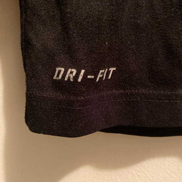 Nike SB Men's Nike Dri-fit Gray and Black Performance reflective T-shirt. - Picture 5 of 6